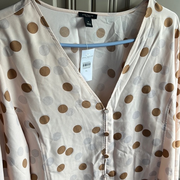 Ann Taylor Factory Blush Blouse with dark tan and gray dots. - Picture 1 of 7